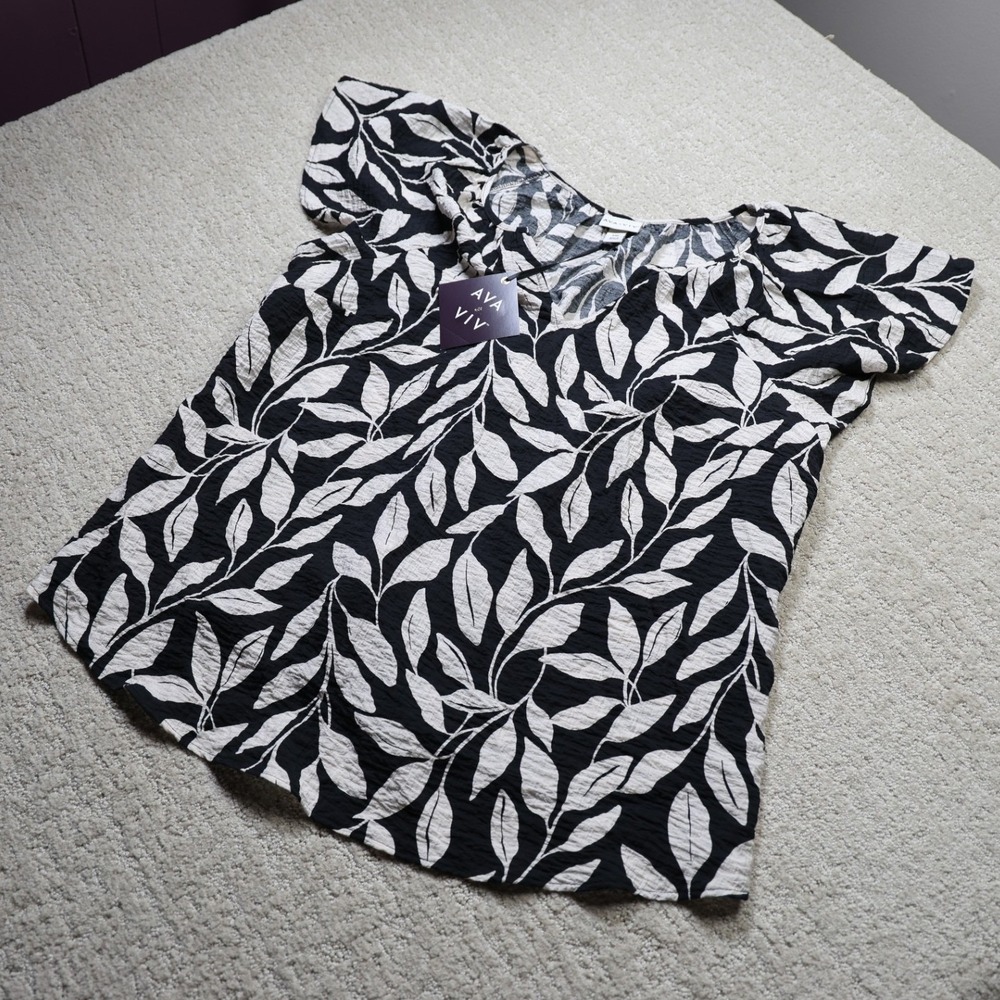 Ava & Viv Womens XXL Black White Leaf Print V-Neck Short Sleeve Blouse NWT